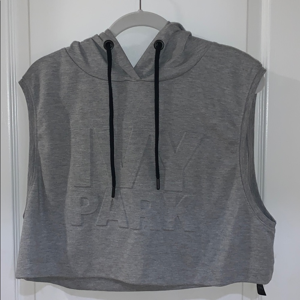 IVY PARK. Crooped no sleeve Hoodie